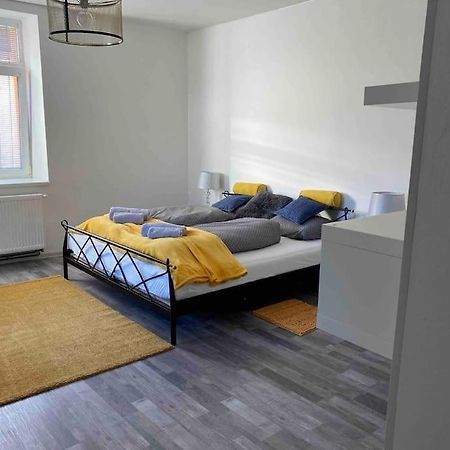B12 - Bohdanecska 12 Apartman Pardubice Kültér fotó
