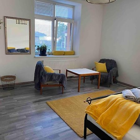B12 - Bohdanecska 12 Apartman Pardubice Kültér fotó