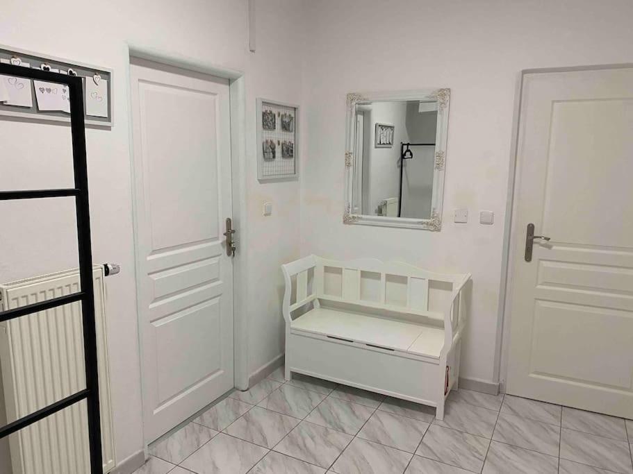 B12 - Bohdanecska 12 Apartman Pardubice Kültér fotó