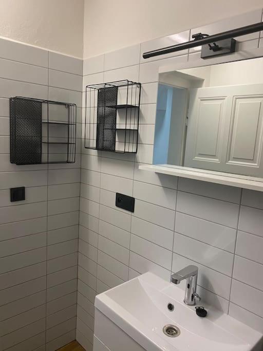 B12 - Bohdanecska 12 Apartman Pardubice Kültér fotó